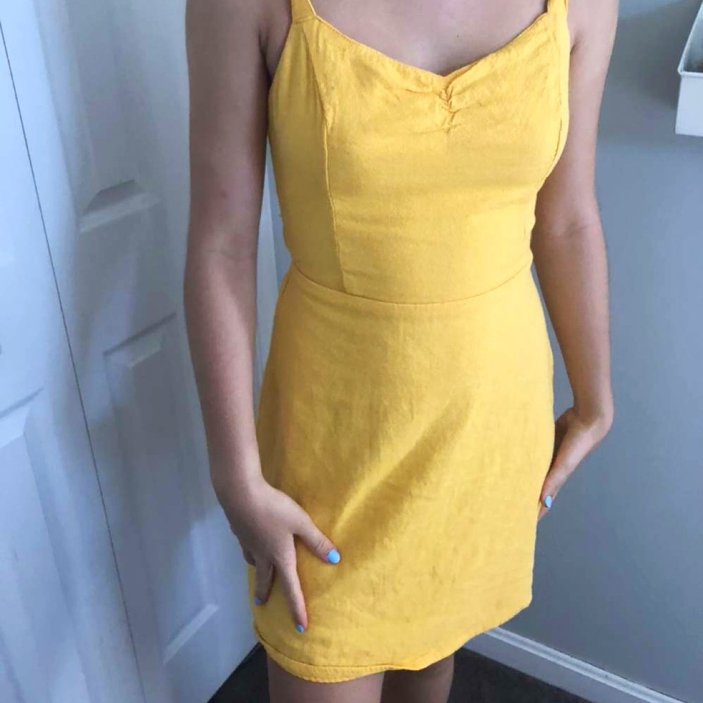 yellow dress